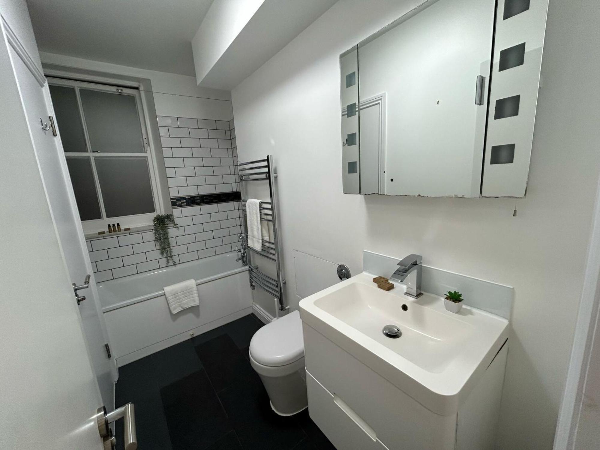 Two Bed By Livestay Short Lets & Serviced Near Oxford Circus Appartement Londres